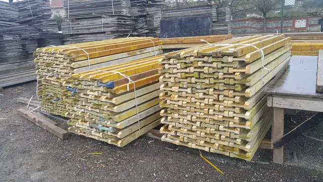 Bantlanmış kereste ve kalıp kirişi paketleri